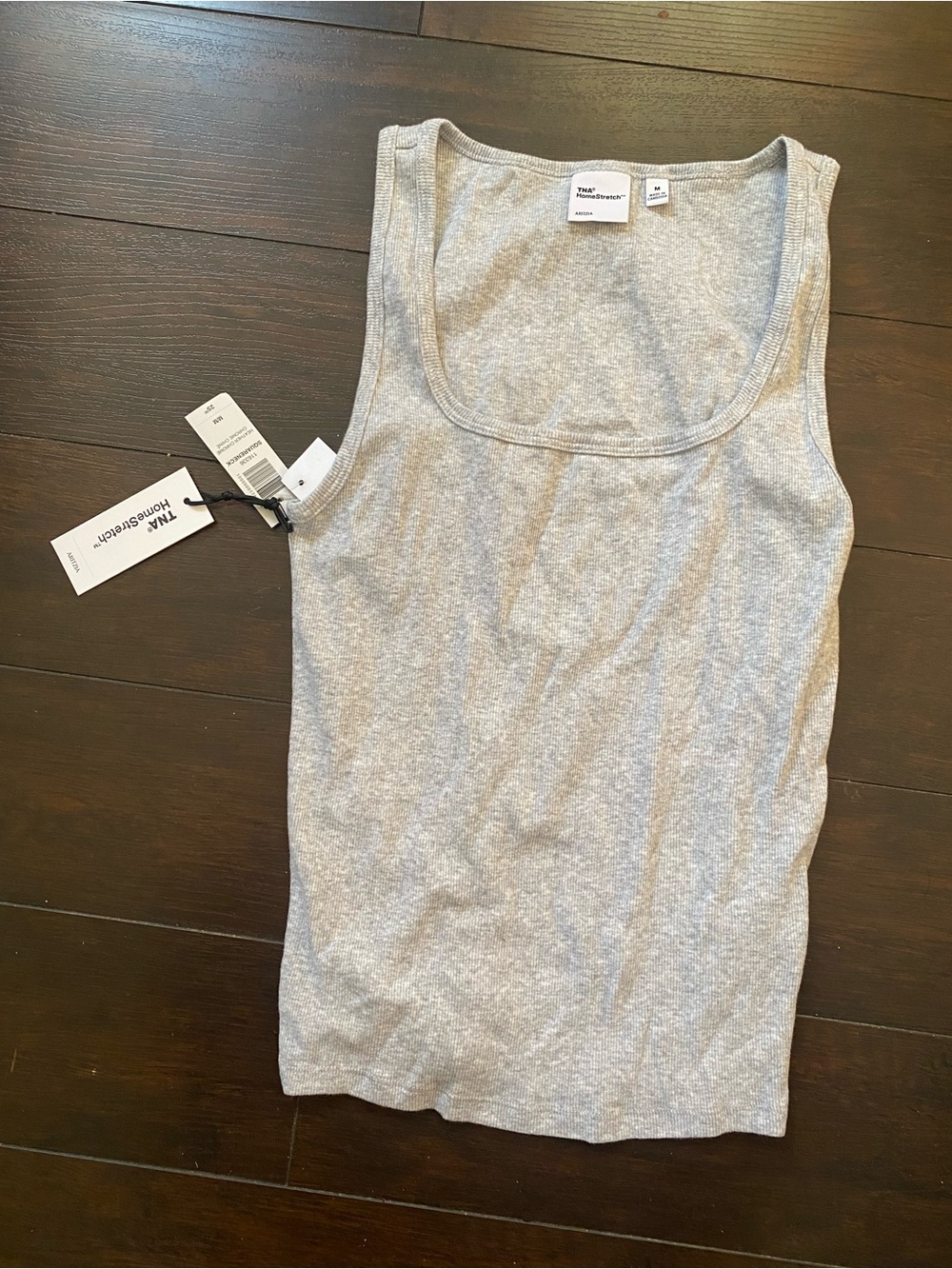 BNWT Aritzia Tank M